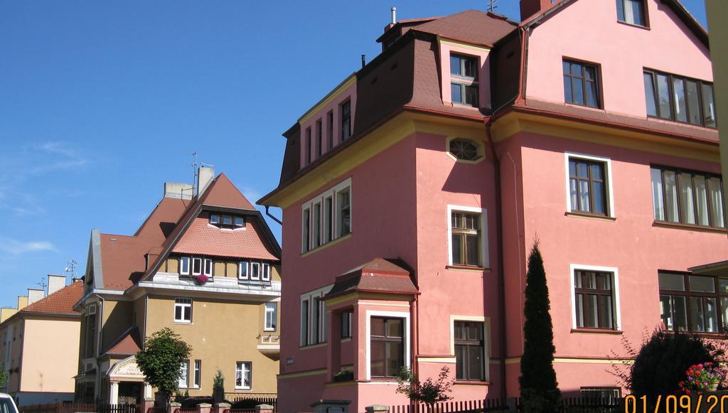 Villa Serena كارلوفي فاري المظهر الخارجي الصورة